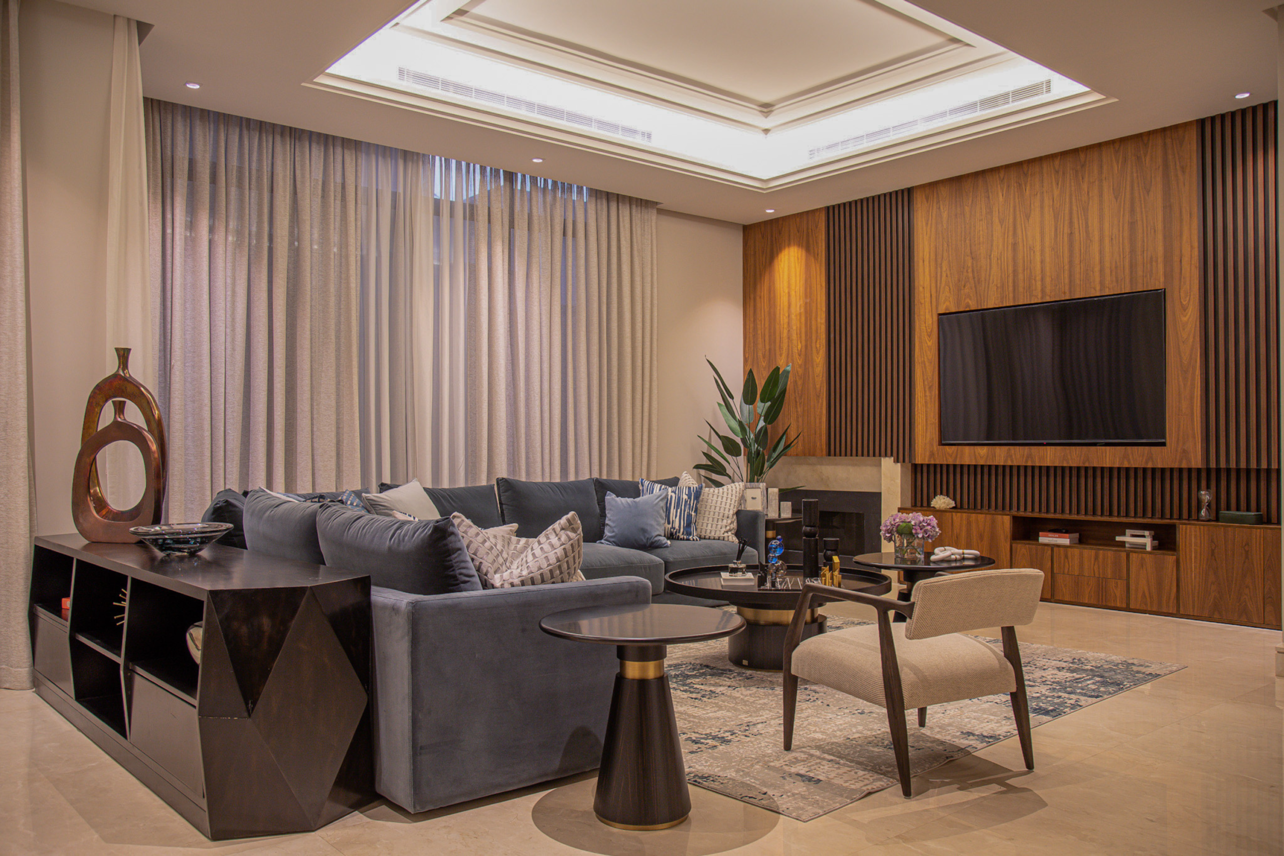 SADL Interior استكشف الخدمة